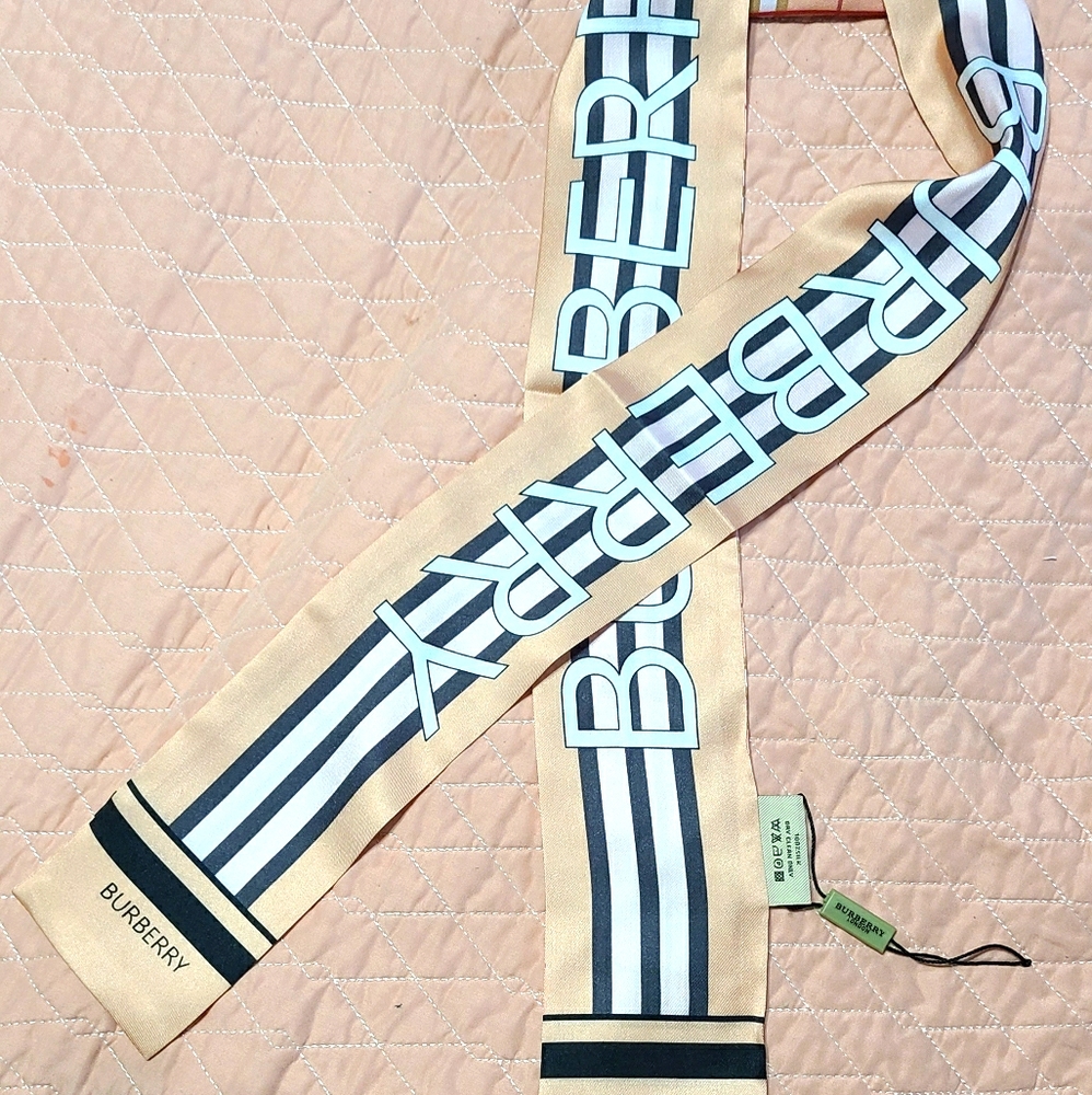 NEW Burberry Edge Scarf